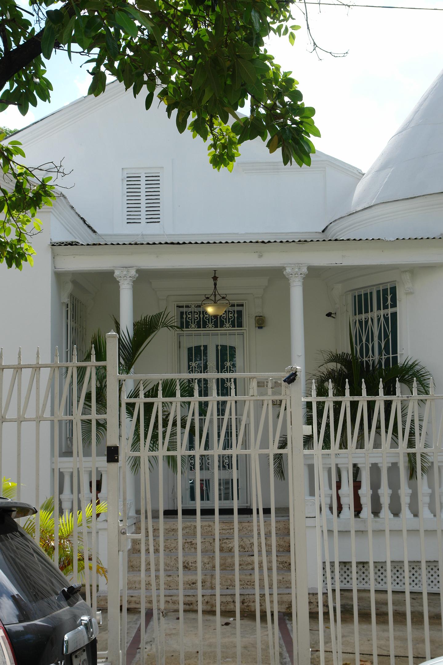 Casa en la calle Unión 669 esquina Avenida Fernández Juncos - San Juan (Miramar) - 2011 00005